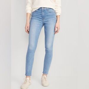 Brand New with Tag LightWash Old Navy MidRise Rockstar Super Skinny Jeans